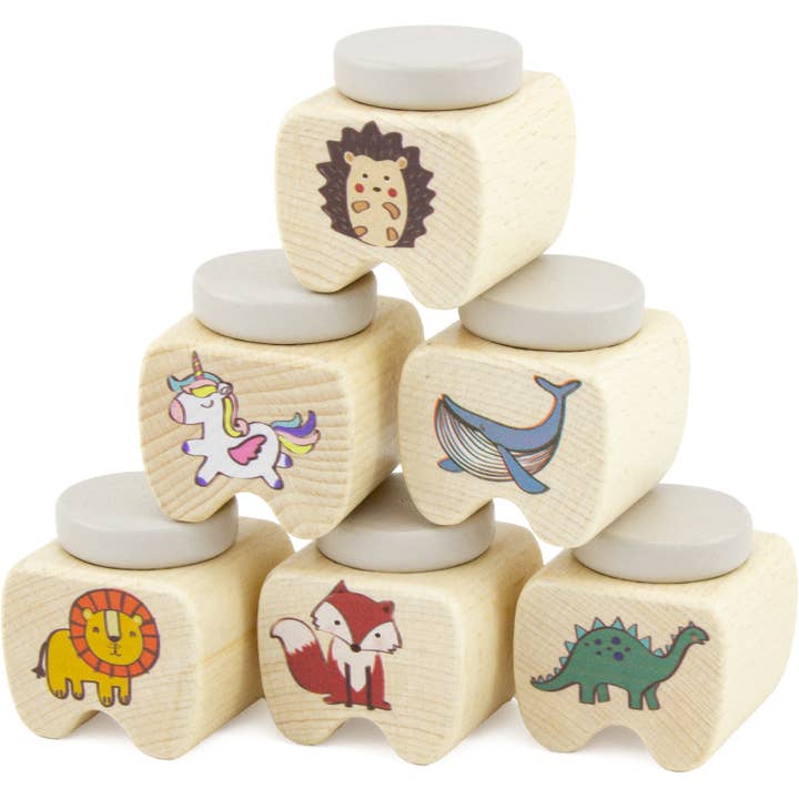Set von Zahndosen aus Holz mit verschiedenen Tiermotiven.